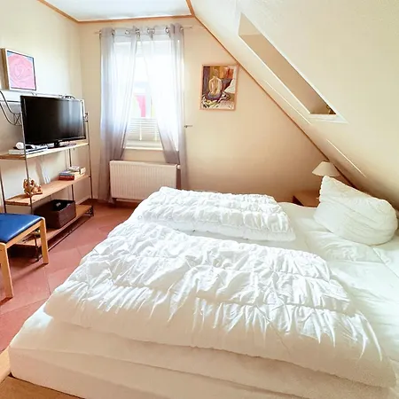 Ferienwohnung Flieder - Ruhig Und Tierfreundlich Apartment Middelhagen
